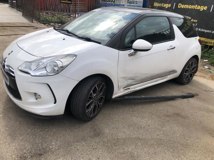 Citroen DS3 1.6 16V VTS THP 155 Schrottauto (2012, Weiß)