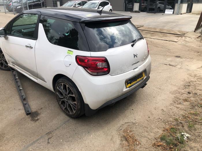Citroen DS3 1.6 16V VTS THP 155 Schrottauto (2012, Weiß)