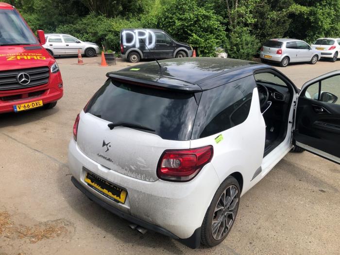 Citroen DS3 1.6 16V VTS THP 155 Schrottauto (2012, Weiß)