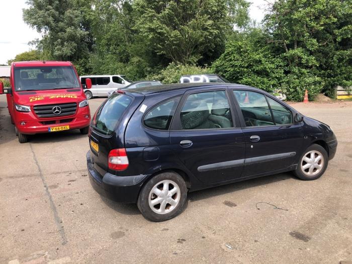 Renault Scénic I 1.6 16V Épave (2001, Bleu)