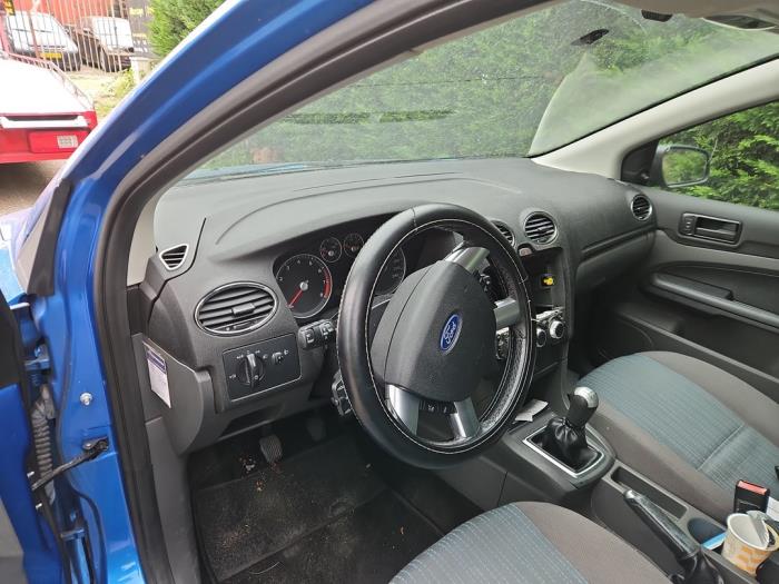 Ford Focus 2 Wagon 1.6 16V Skrotfordon (2006, BLAUW)