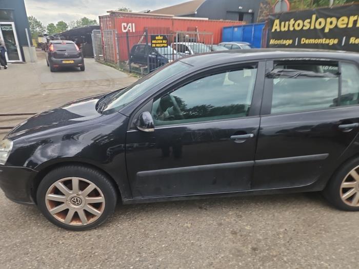 Volkswagen Golf V 1.6 FSI 16V Salvage vehicle (2004, Black)