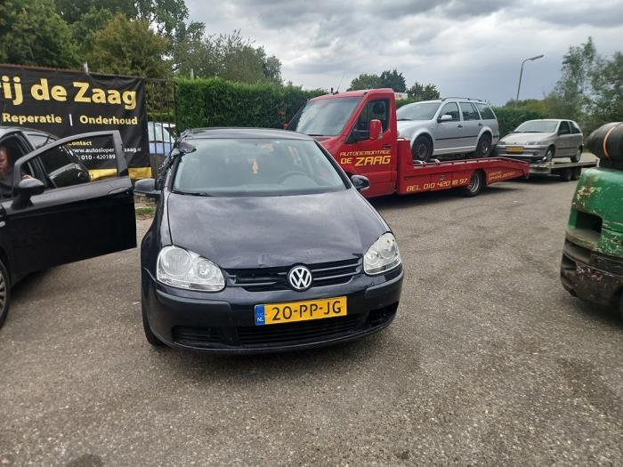 Volkswagen Golf V 1.6 FSI 16V Salvage vehicle (2004, Black)