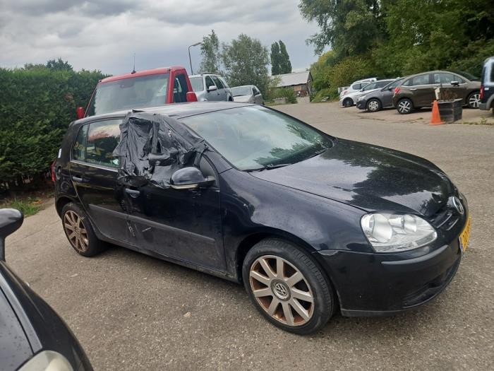 Volkswagen Golf V 1.6 FSI 16V Salvage vehicle (2004, Black)