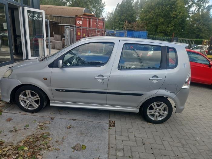 Daihatsu YRV 1.3 16V DVVT Vehículo de desguace (2004, Gris)