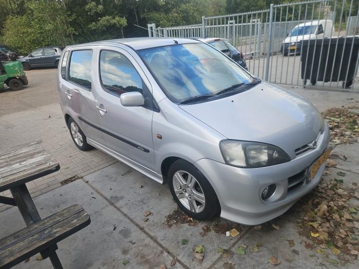 Daihatsu YRV 1.3 16V DVVT Vehículo de desguace (2004, Gris)