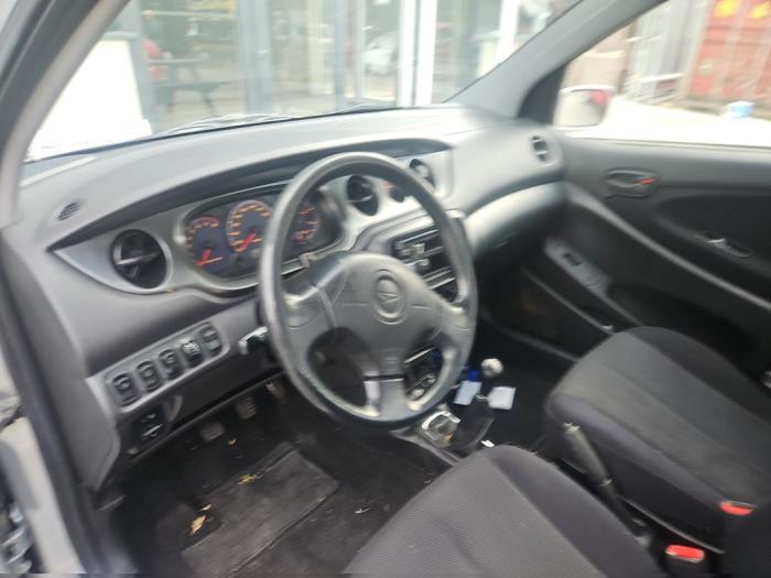 Daihatsu YRV 1.3 16V DVVT Vehículo de desguace (2004, Gris)