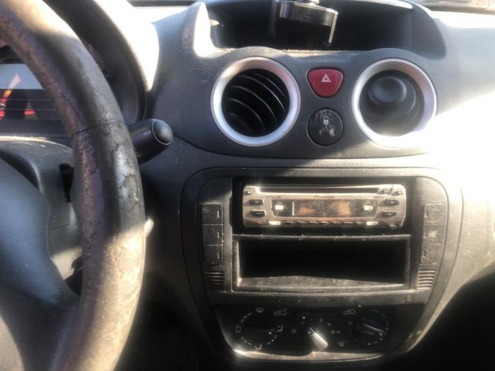 Citroen C2 1.1 Schrottauto (2006, Schwarz)