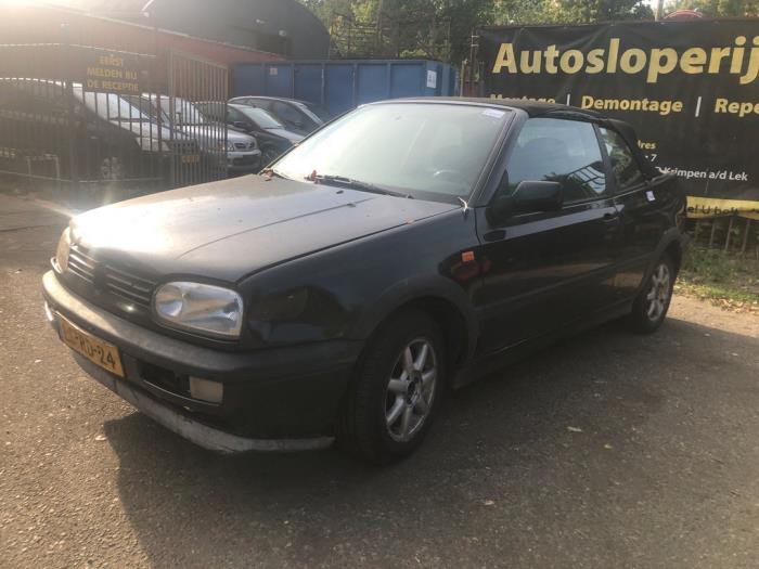 Volkswagen Golf III Cabrio 1.8 Samochód złomowany (1995, Czarny)