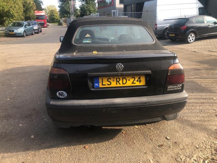 Volkswagen Golf III Cabrio 1.8 Samochód złomowany (1995, Czarny)