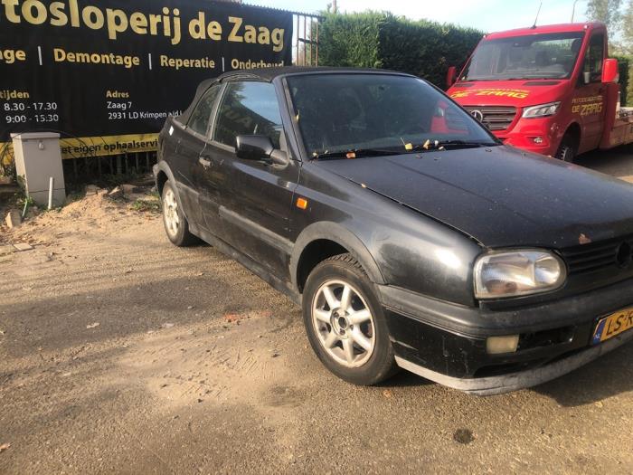 Volkswagen Golf III Cabrio 1.8 Samochód złomowany (1995, Czarny)