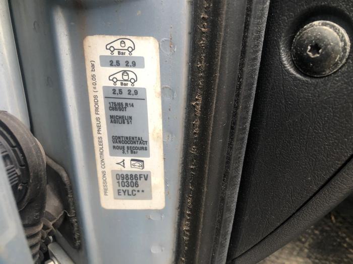 Citroen Berlingo 1.9 D Schrottauto (2004, Granit)
