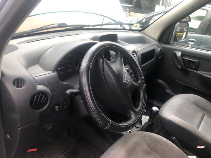 Citroen Berlingo 1.9 D Schrottauto (2004, Granit)