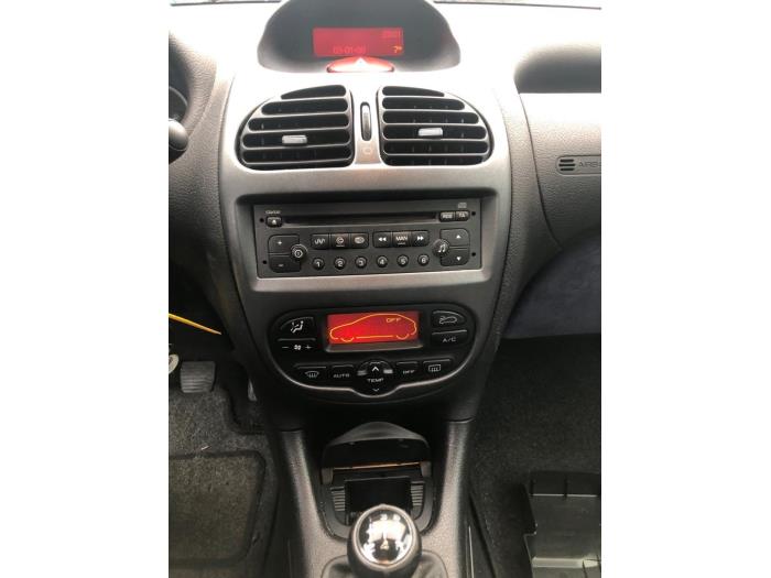 Peugeot 206 1.4 16V Skrotfordon (2003, GRIJS)