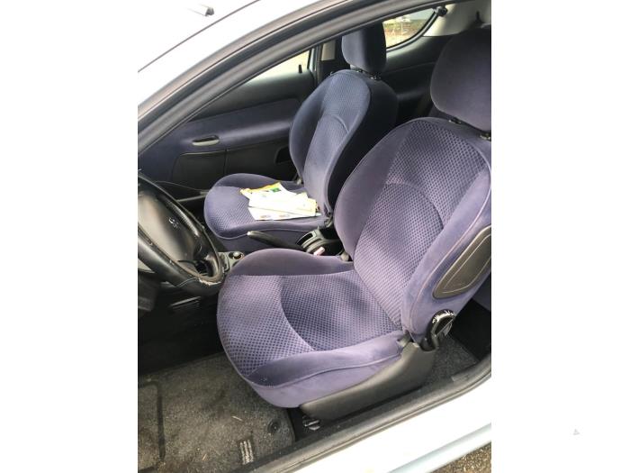 Peugeot 206 1.4 16V Skrotfordon (2003, GRIJS)