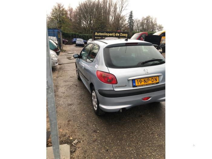 Peugeot 206 1.4 16V Skrotfordon (2003, GRIJS)