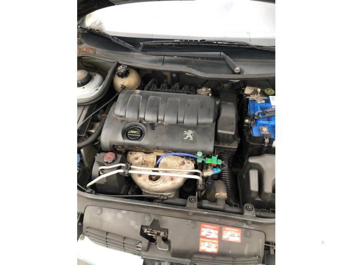 Peugeot 206 1.4 16V Skrotfordon (2003, GRIJS)