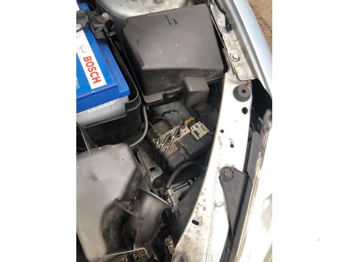 Peugeot 206 1.4 16V Skrotfordon (2003, GRIJS)