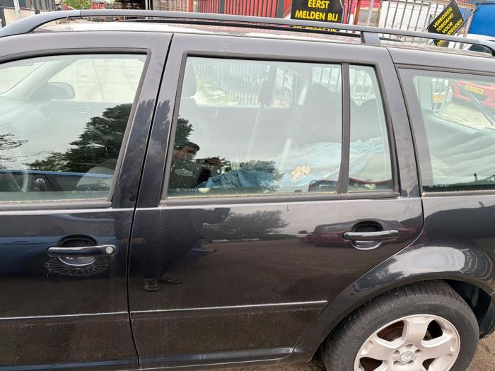 Volkswagen Golf IV Variant 1.6 FSI 16V Samochód złomowany (2005, Czarny)