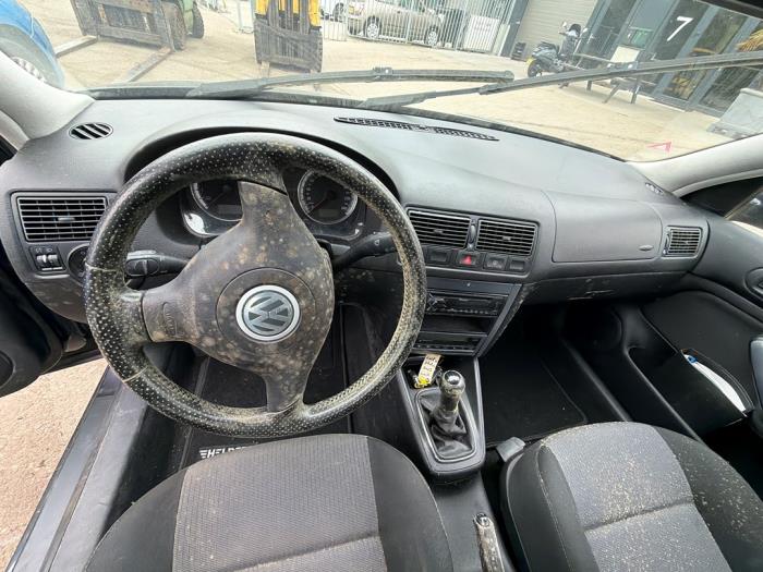 Volkswagen Golf IV Variant 1.6 FSI 16V Samochód złomowany (2005, Czarny)
