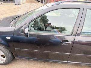 Volkswagen Golf IV Variant 1.6 FSI 16V Samochód złomowany (2005, Czarny)