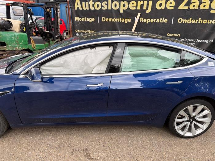 Tesla Model 3 Standard RWD Plus 60 kWh Samochód złomowany (2019, Niebieski)