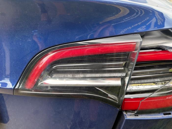 Tesla Model 3 Standard RWD Plus 60 kWh Samochód złomowany (2019, Niebieski)