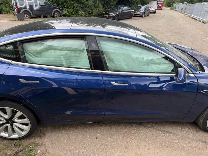 Tesla Model 3 Standard RWD Plus 60 kWh Samochód złomowany (2019, Niebieski)