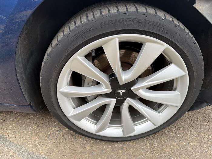 Tesla Model 3 Standard RWD Plus 60 kWh Samochód złomowany (2019, Niebieski)