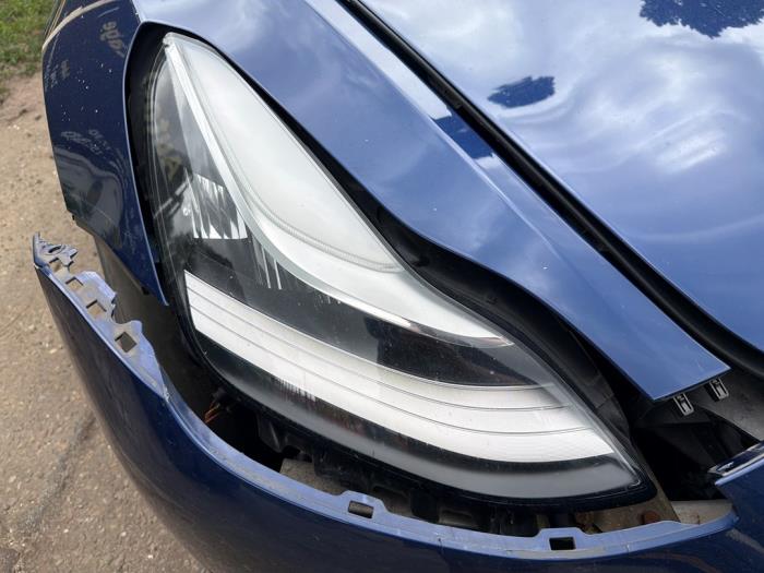 Tesla Model 3 Standard RWD Plus 60 kWh Samochód złomowany (2019, Niebieski)
