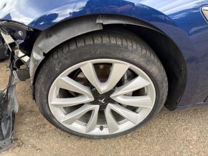 Tesla Model 3 Standard RWD Plus 60 kWh Samochód złomowany (2019, Niebieski)