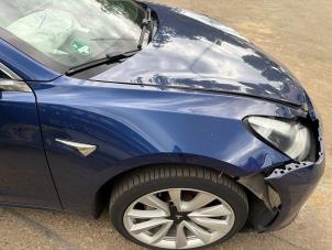 Tesla Model 3 Standard RWD Plus 60 kWh Samochód złomowany (2019, Niebieski)