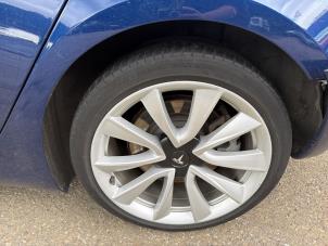 Tesla Model 3 Standard RWD Plus 60 kWh Samochód złomowany (2019, Niebieski)
