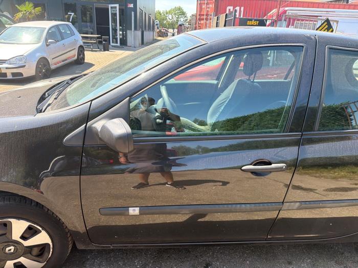 Renault Clio III 1.2 16V 75 Samochód złomowany (2008, Czarny)