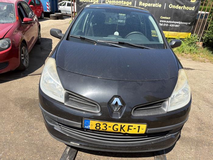 Renault Clio III 1.2 16V 75 Samochód złomowany (2008, Czarny)