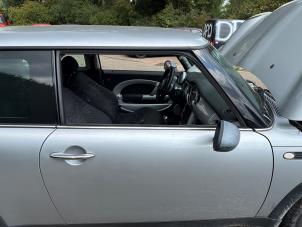 Mini Mini 1.6 16V One Samochód złomowany (2001, Szary)