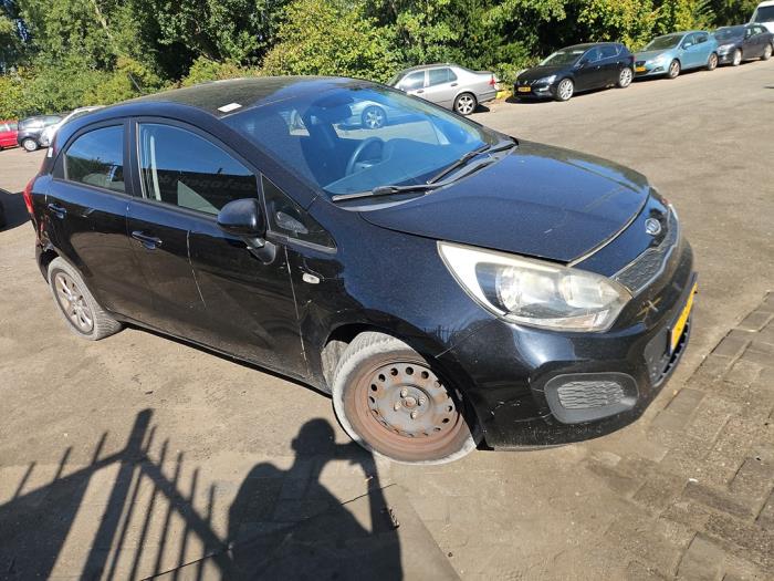 Kia Rio III 1.1 CRDi VGT 12V Samochód złomowany (2012, Czarny)