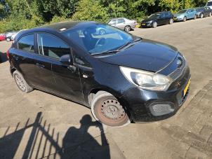 Kia Rio III 1.1 CRDi VGT 12V Samochód złomowany (2012, Czarny)