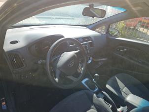Kia Rio III 1.1 CRDi VGT 12V Samochód złomowany (2012, Czarny)