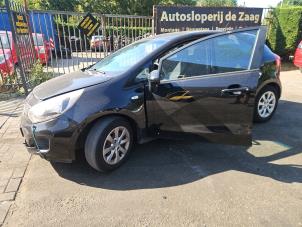 Kia Rio III 1.1 CRDi VGT 12V Samochód złomowany (2012, Czarny)