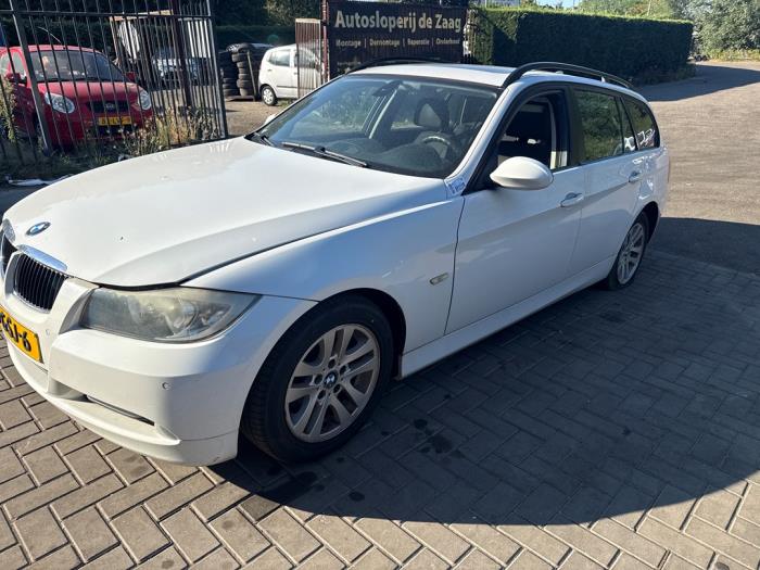 BMW 3 serie Touring 318i 16V Vehículo de desguace (2008, Blanco)