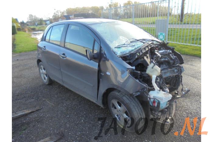 Toyota Yaris Ii P9 1 4 D 4d Schrott Baujahr 2007 Farbe