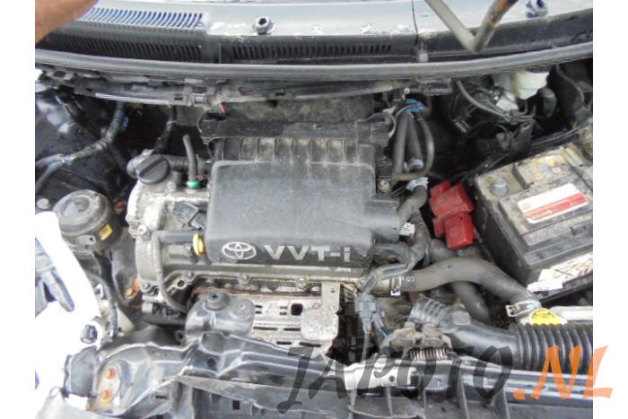 Toyota Yaris II 1.3 16V VVTi Samochód złomowany (2006