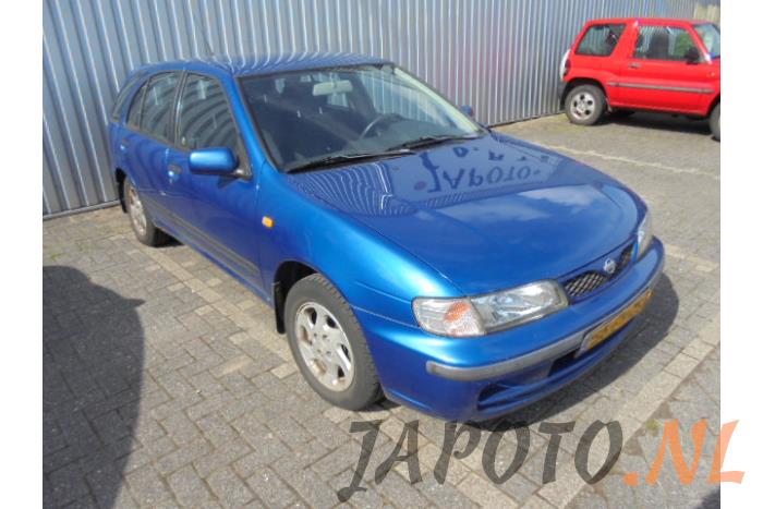 Nissan almera n15 хэтчбек