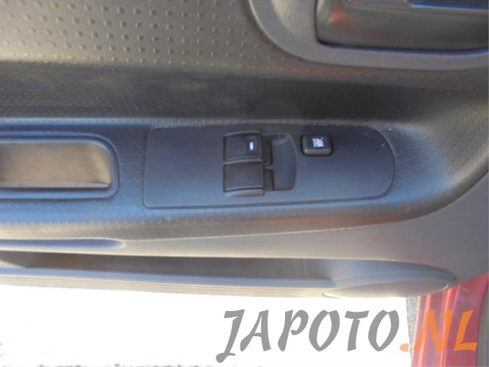 Mitsubishi Colt 1.1 12V Épave (2007, Rouge)