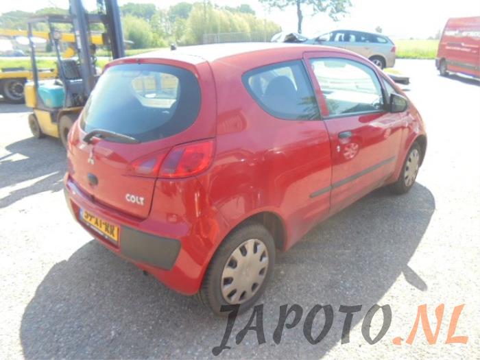 Mitsubishi Colt 1.1 12V Épave (2007, Rouge)