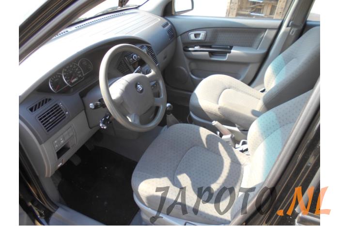 Kia Carens II 1.6i 16V Épave (2005, Noir)