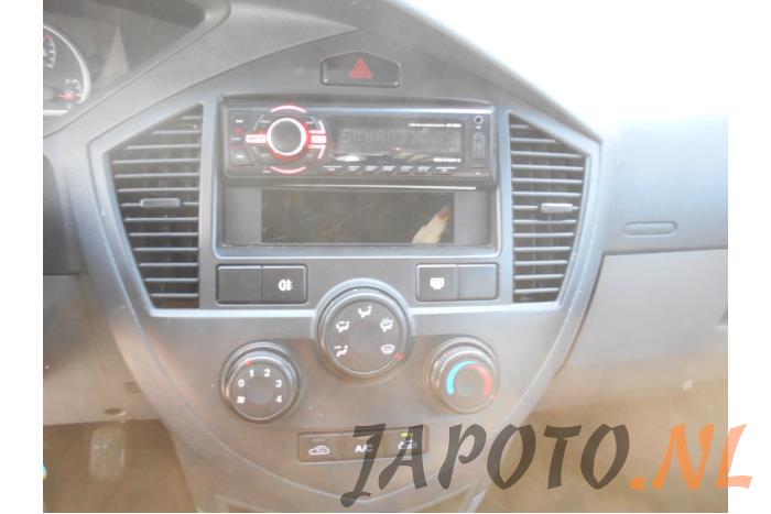 Kia Carens II 1.6i 16V Épave (2005, Noir)