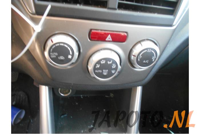 Subaru Forester 2.0D Vehículo de desguace (2011, Gris)