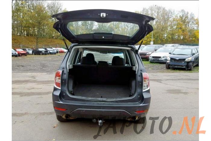 Subaru Forester 2.0D Vehículo de desguace (2011, Gris)
